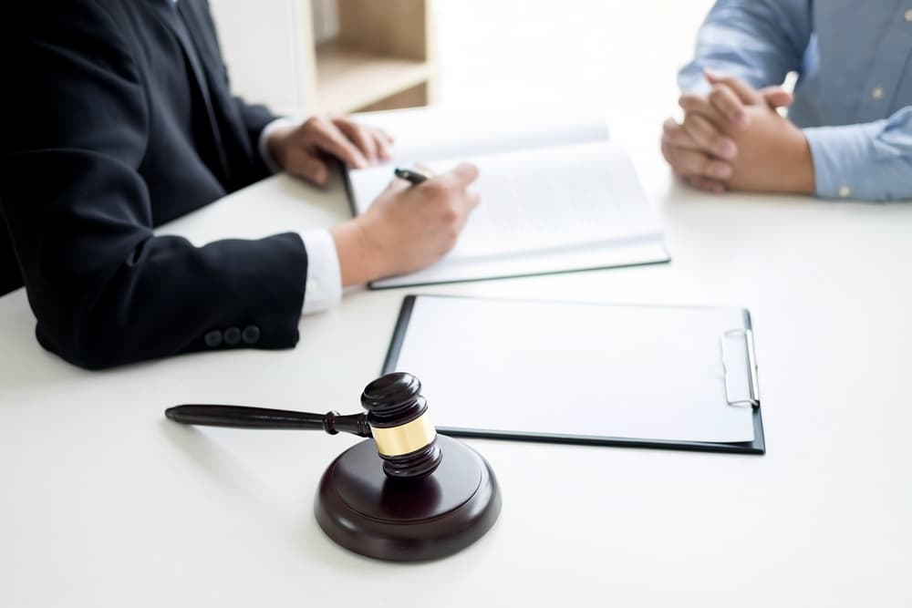 Signing of a contract with a consultant lawyer